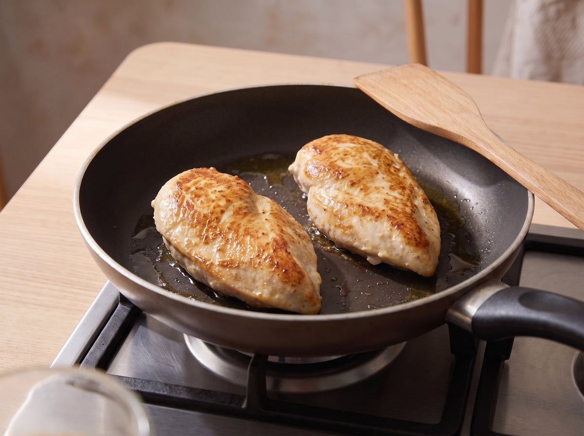 Poulet trocken tupfen, salzen und pfeffern. Im Öl bei mittlerer Hitze pro...